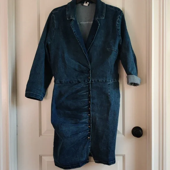 venus denim dress Zip-Front | Dark Wash This is date night denim at its best VENUS | Dresses | Nwot